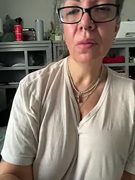 Snapshot of dieseldame1313 chatting on 02.06.26 dieseldame1313 online show from 02.06.26