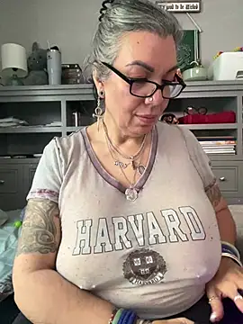 Snapshot of dieseldame1313 chatting on 02.07.26 dieseldame1313 online show from 02.07.26