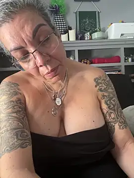 Snapshot of dieseldame1313 chatting on 02.13.26 dieseldame1313 online show from 02.13.26