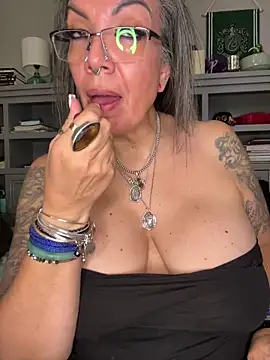 Snapshot of dieseldame1313 chatting on 02.15.26 dieseldame1313 online show from 02.15.26