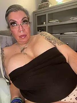 Snapshot of dieseldame1313 chatting on 02.20.26 dieseldame1313 online show from 02.20.26