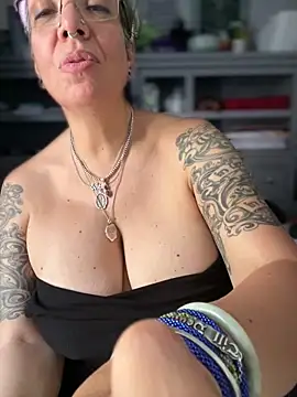 Snapshot of dieseldame1313 chatting on 02.24.26 dieseldame1313 online show from 02.24.26