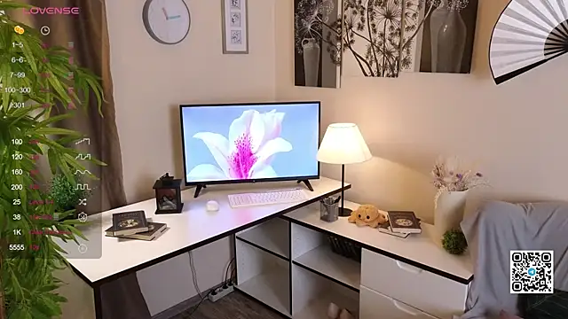 Snapshot of Bonnie_Nunez chatting on 09.28.25 Bonnie Nunez online show from 09.28.25