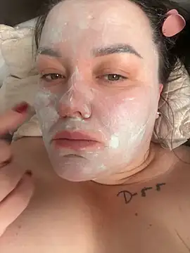 Snapshot of SunnyLeila2101 chatting on 10.06.25 SunnyLeila2101 online show from 10.06.25