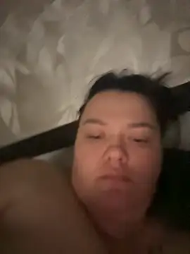 Snapshot of SunnyLeila2101 chatting on 10.22.25 SunnyLeila2101 online show from 10.22.25