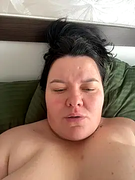 Snapshot of SunnyLeila2101 chatting on 10.24.25 SunnyLeila2101 online show from 10.24.25