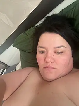 Snapshot of SunnyLeila2101 chatting on 10.26.25 SunnyLeila2101 online show from 10.26.25