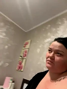 Snapshot of SunnyLeila2101 chatting on 10.29.25 SunnyLeila2101 online show from 10.29.25