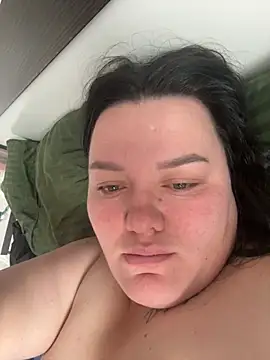 Snapshot of SunnyLeila2101 chatting on 10.31.25 SunnyLeila2101 online show from 10.31.25