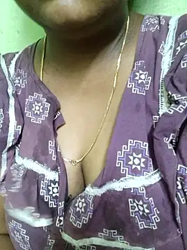 Snapshot of Tamilreethu chatting on 09.28.25 Tamilreethu online show from 09.28.25