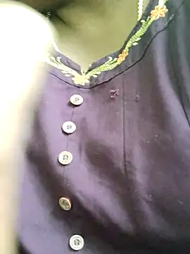 Snapshot of Tamilreethu chatting on 10.25.25 Tamilreethu online show from 10.25.25