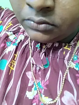 Snapshot of Tamilreethu chatting on 10.31.25 Tamilreethu online show from 10.31.25