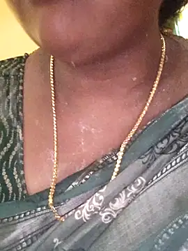 Snapshot of Tamilreethu chatting on 11.03.25 Tamilreethu online show from 11.03.25