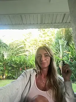 ChasingSunsets-Quinn online show from 10.09.25