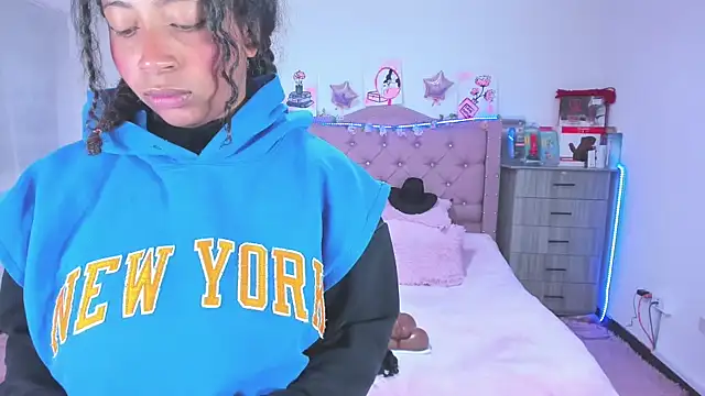 Snapshot of Gabi_Jhons_23 chatting on 09.26.25 Gabi Jhons 23 online show from 09.26.25