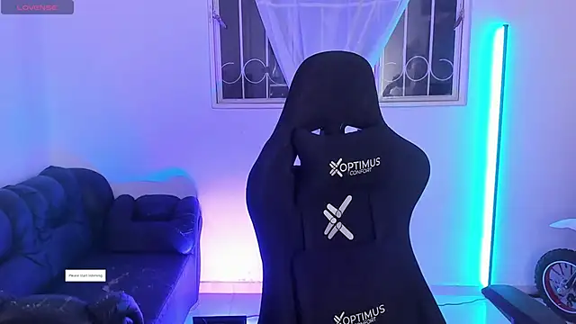 Snapshot of Aishelyng chatting on 10.07.25 Aishelyng online show from 10.07.25