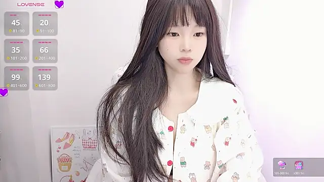 Snapshot of 9aunatiis chatting on 11.09.25 9aunatiis online show from 11.09.25