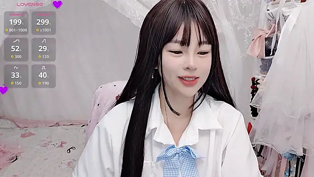 Snapshot of 9aunatiis chatting on 02.18.26 9aunatiis online show from 02.18.26