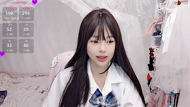 Snapshot of 9aunatiis chatting on 02.19.26 9aunatiis online show from 02.19.26