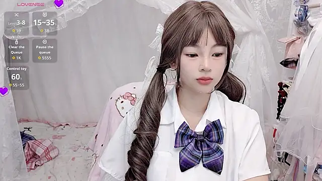 Snapshot of 9aunatiis chatting on 02.26.26 9aunatiis online show from 02.26.26