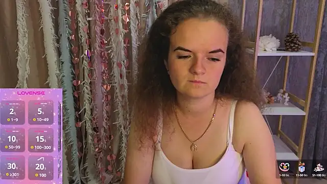 Snapshot of Luisa_Rosee chatting on 09.28.25 Luisa Rosee online show from 09.28.25