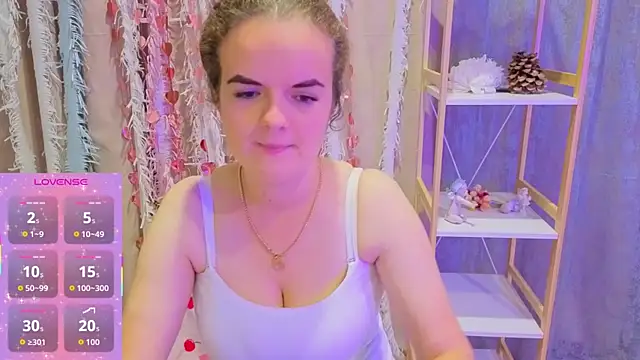 Snapshot of Luisa_Rosee chatting on 10.08.25 Luisa Rosee online show from 10.08.25