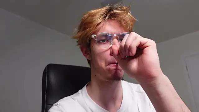 Snapshot of Logan_Fraser chatting on 10.28.25 Logan Fraser online show from 10.28.25