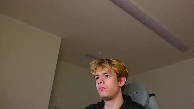 Snapshot of Logan_Fraser chatting on 11.08.25 Logan Fraser online show from 11.08.25