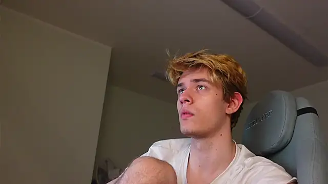 Snapshot of Logan_Fraser chatting on 11.09.25 Logan Fraser online show from 11.09.25