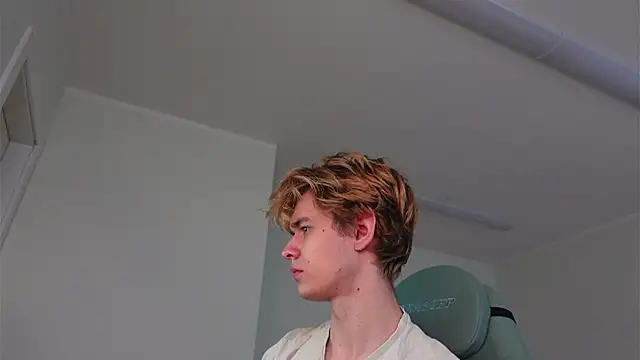 Snapshot of Logan_Fraser chatting on 11.15.25 Logan Fraser online show from 11.15.25