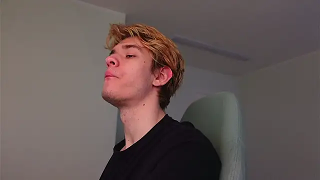 Snapshot of Logan_Fraser chatting on 11.20.25 Logan Fraser online show from 11.20.25