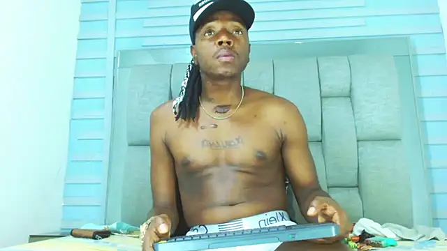 Snapshot of Black_Fire10 chatting on 10.05.25 Black Fire10 online show from 10.05.25