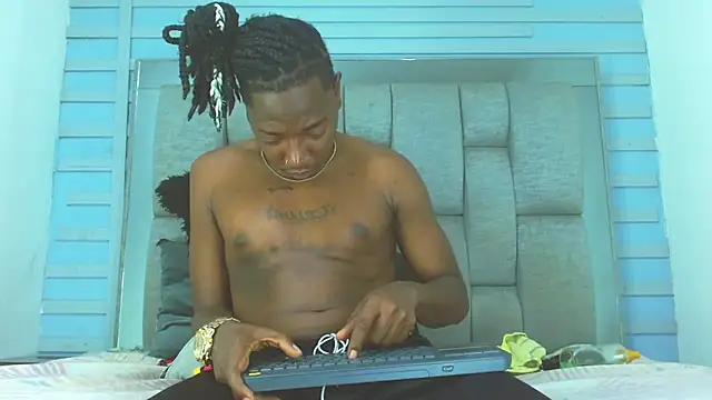 Snapshot of Black_Fire10 chatting on 10.08.25 Black Fire10 online show from 10.08.25