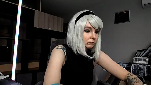 HighelikeGirl online show from 10.14.25