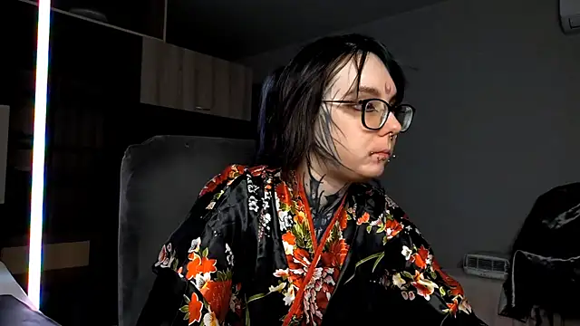 HighelikeGirl online show from 10.17.25