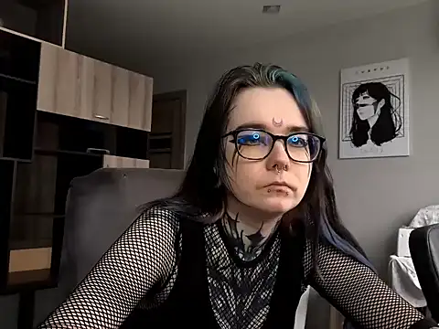 HighelikeGirl online show from 10.28.25