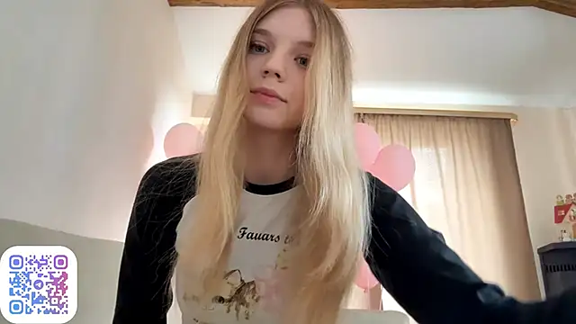 Snapshot of FruityXo chatting on 09.21.25 FruityXo online show from 09.21.25
