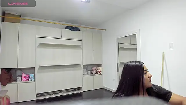 LilyWhitney online show from 04.16.26