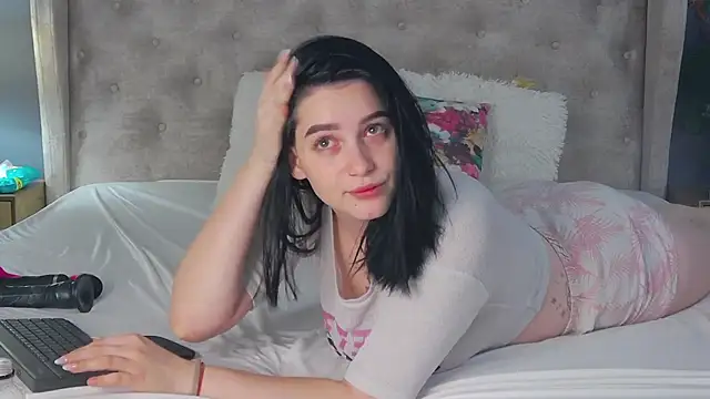 Leah Brooks online show from 12.19.25