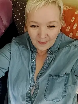 Snapshot of ForgeMeNot51 chatting on 11.16.25 ForgeMeNot51 online show from 11.16.25