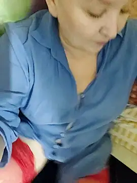 Snapshot of ForgeMeNot51 chatting on 11.28.25 ForgeMeNot51 online show from 11.28.25