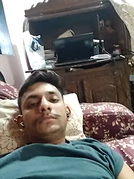 Snapshot of yung_cplz chatting on 10.08.25 yung cplz online show from 10.08.25