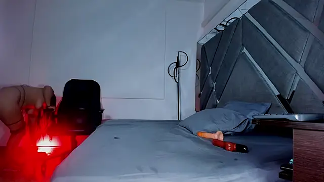 LucianaWild online show from 10.05.25