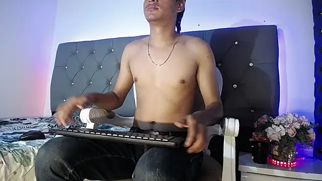 Snapshot of Charlie_Cock_ chatting on 10.16.25 Charlie Cock online show from 10.16.25