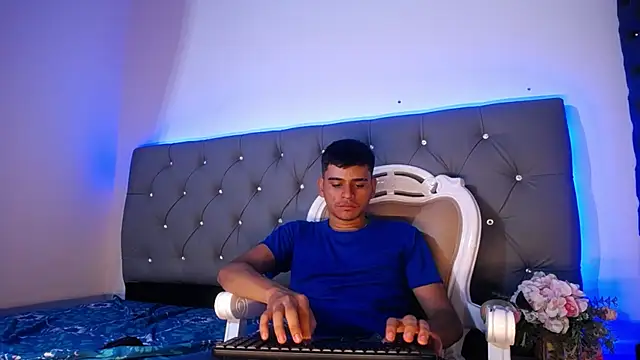 Snapshot of Charlie_Cock_ chatting on 10.29.25 Charlie Cock online show from 10.29.25