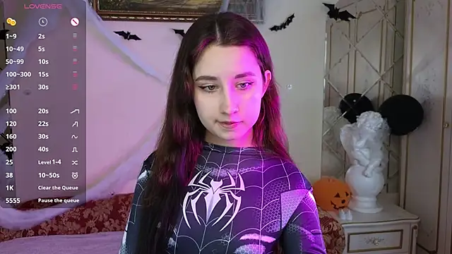 Snapshot of Eva_Maller chatting on 10.31.25 Eva Maller online show from 10.31.25