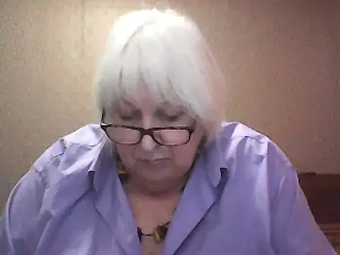 Alexia64231 online show from 10.15.25