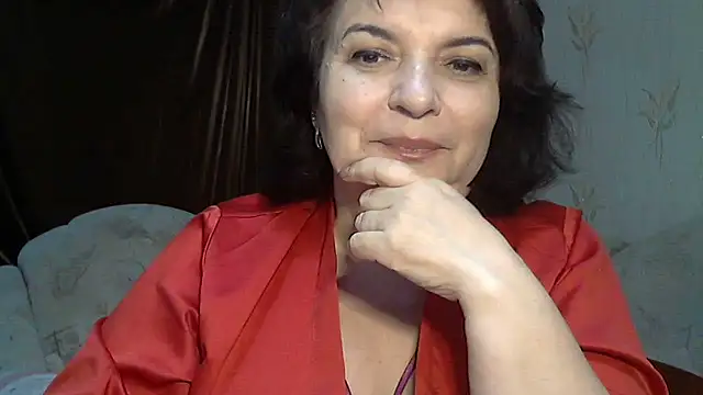 Snapshot of LedyNika chatting on 10.21.25 LedyNika online show from 10.21.25