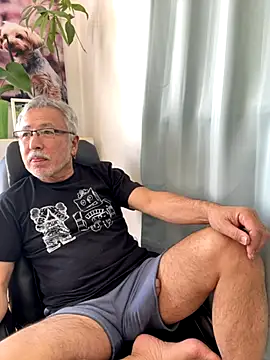 Snapshot of gholly2007 chatting on 10.18.25 gholly2007 online show from 10.18.25