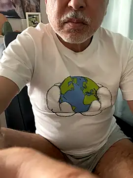 Snapshot of gholly2007 chatting on 10.27.25 gholly2007 online show from 10.27.25